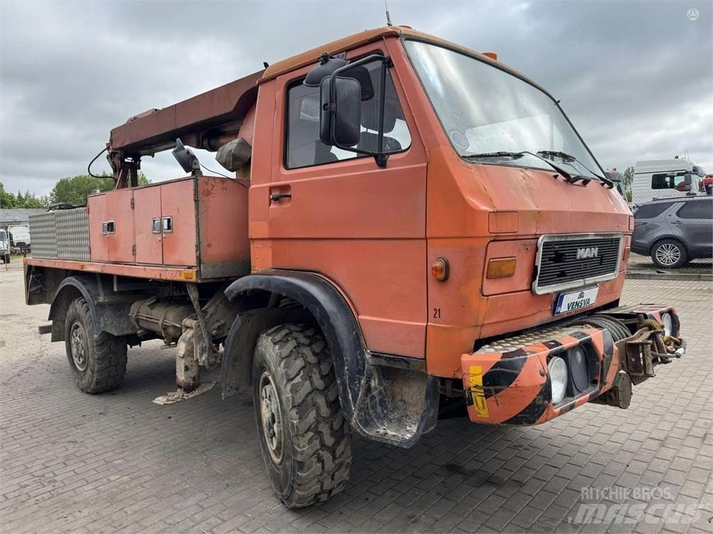 MAN 9.150 4x4 14m. Andere Fahrzeuge