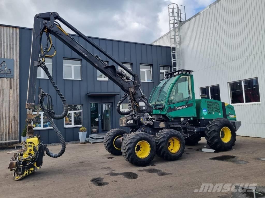 John Deere 1070 D Harvester