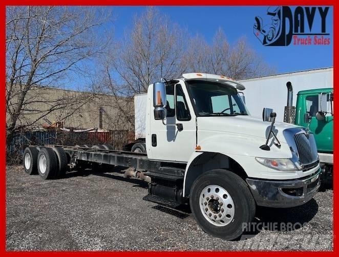 International 4400 Pritschenwagen/Pritschenwagen mit Seitenklappe