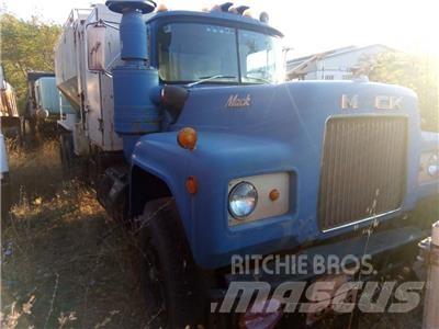Mack R 600 Kipper