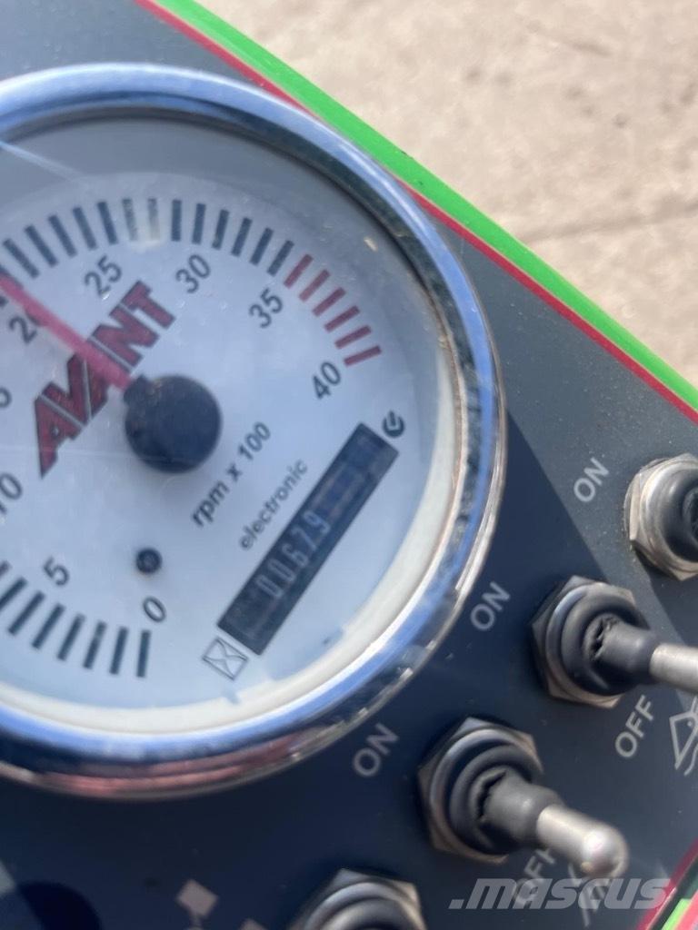 Avant M530 Minilader