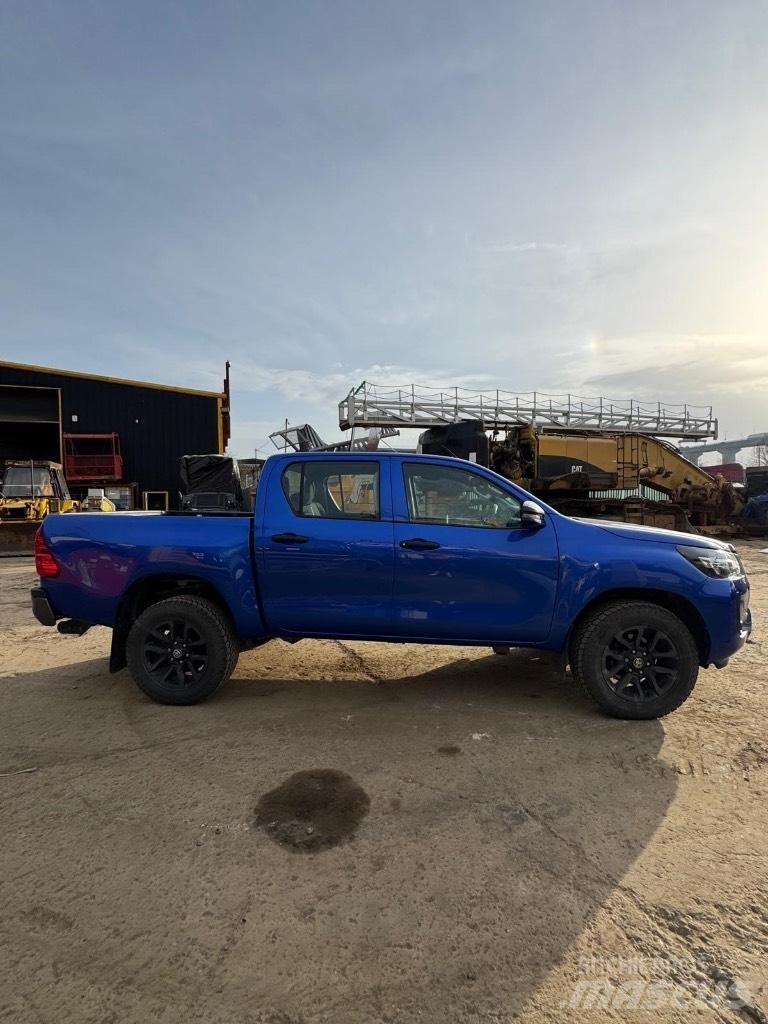 Toyota Hilux Active Pickup/Pritschenwagen
