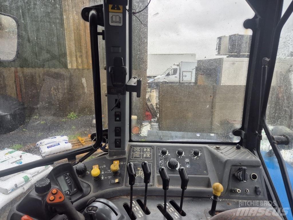 New Holland TM 165 Traktoren