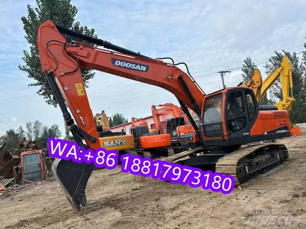 Doosan DX 225 LC Raupenbagger