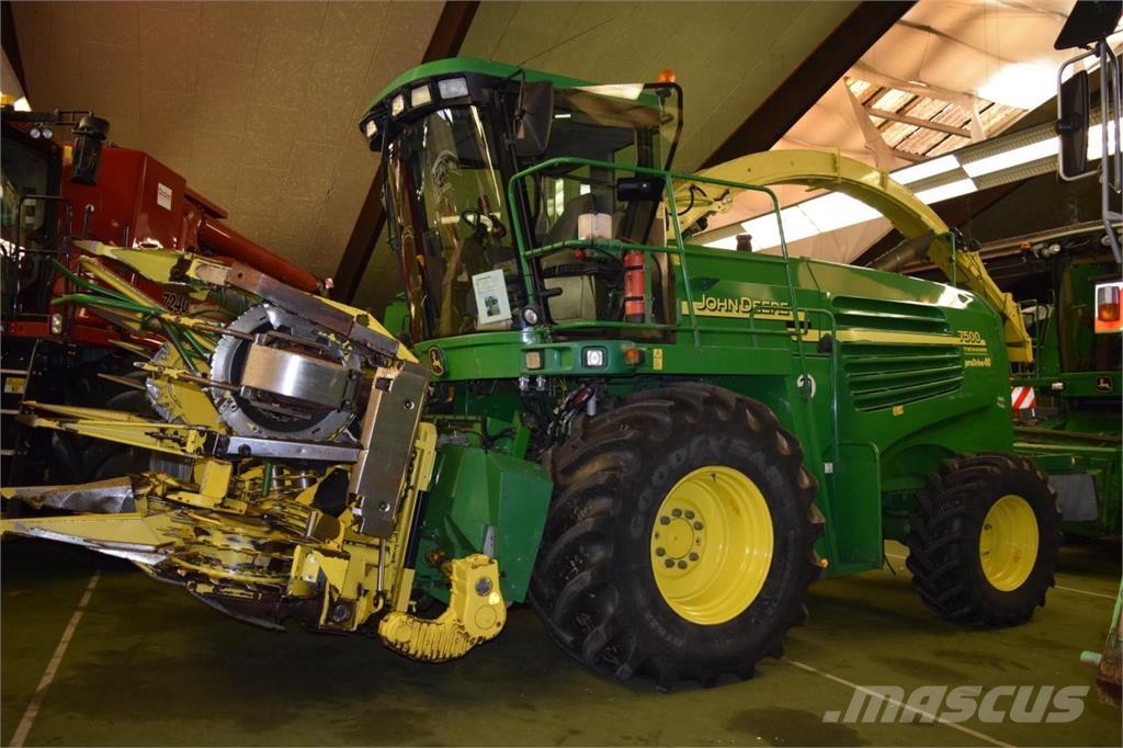 John Deere 7400 Selbstfahrende Häcksler