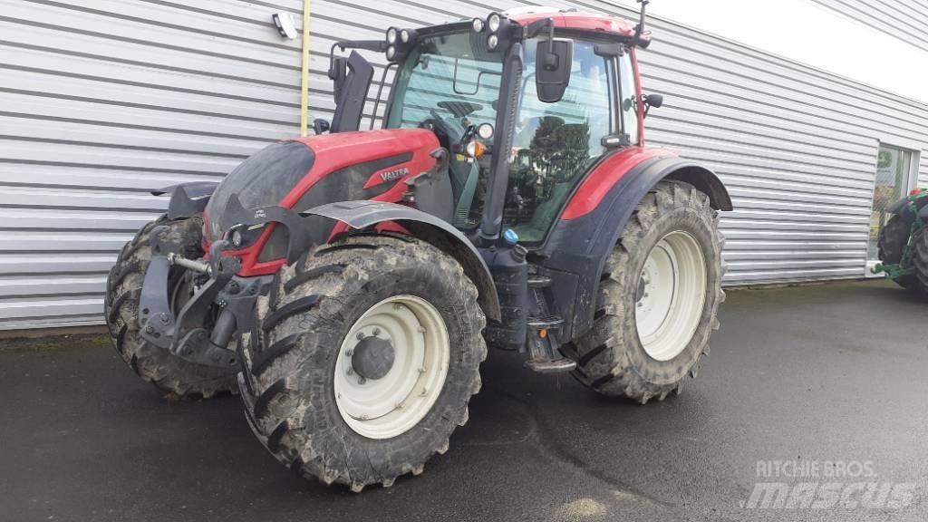 Valtra N 154 Traktoren