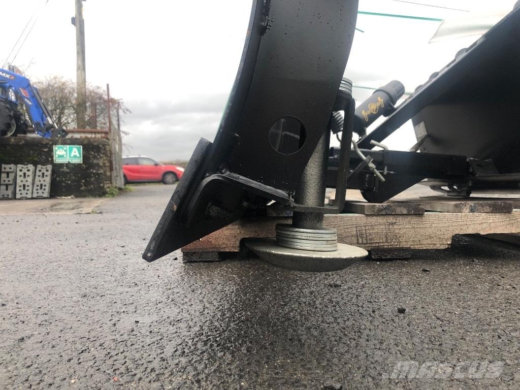 JCB Snow Plough Pflüge