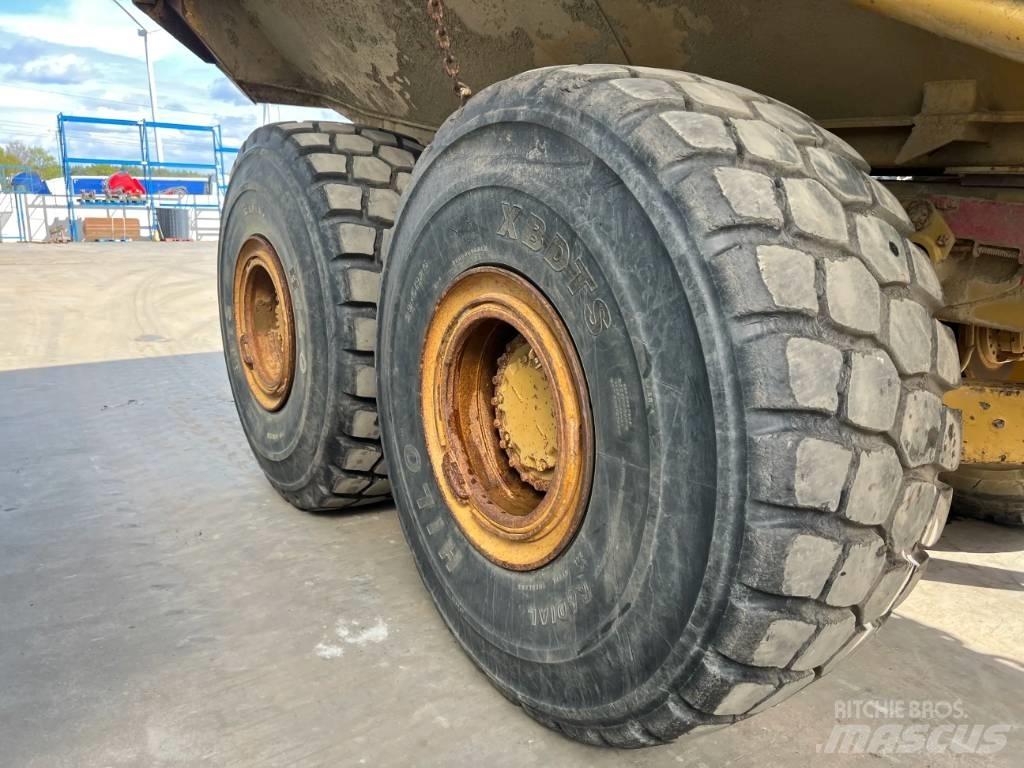 CAT 740 Dumper - Knickgelenk