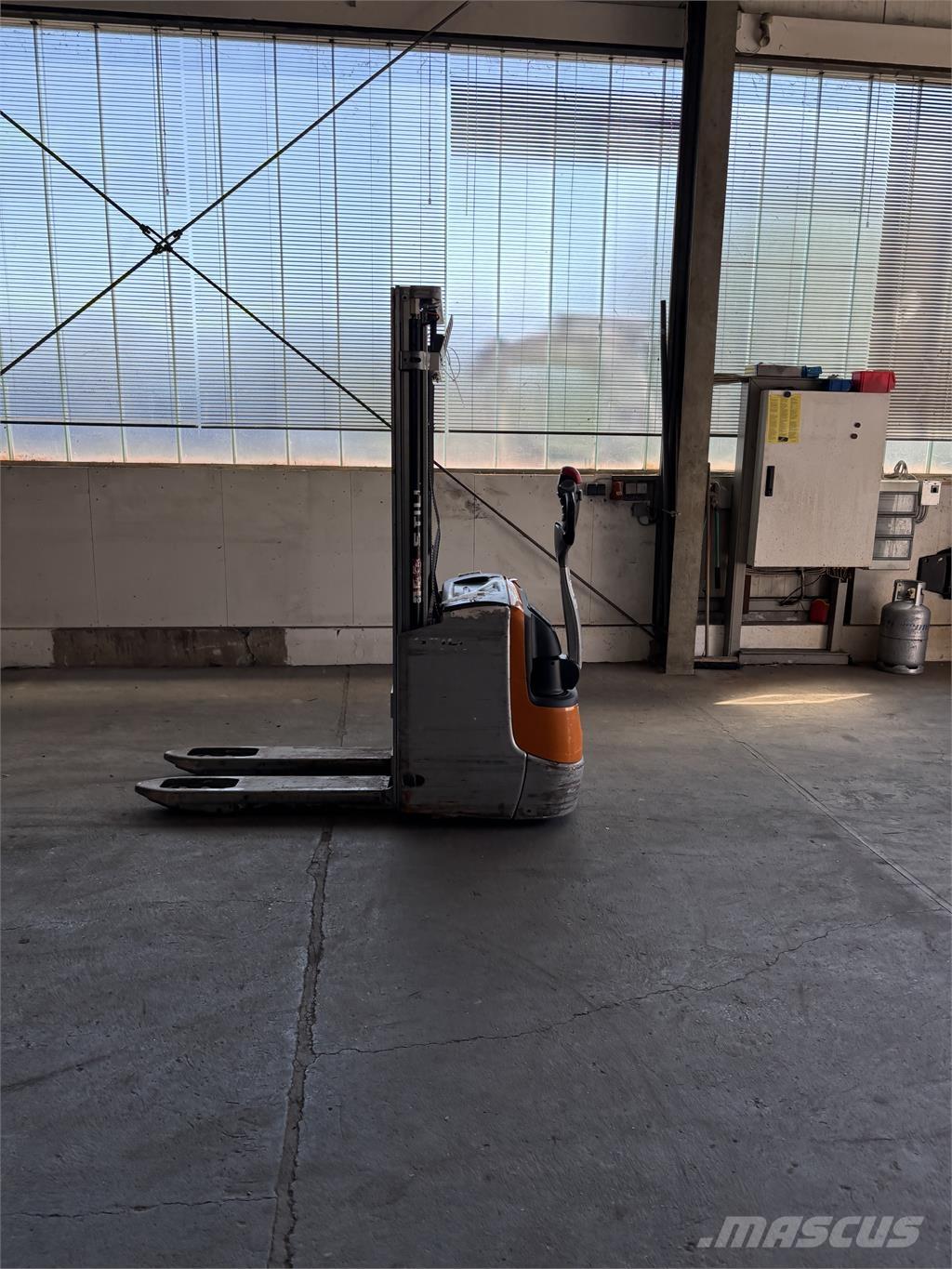 Still EXV 12i Zelfrijdende stapelaars