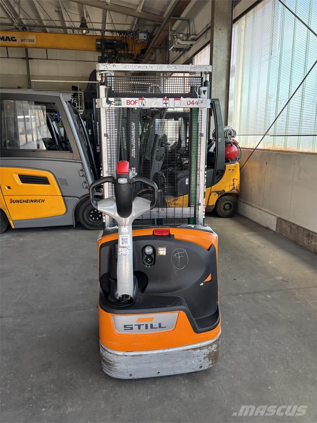 Still EXV 12i Zelfrijdende stapelaars