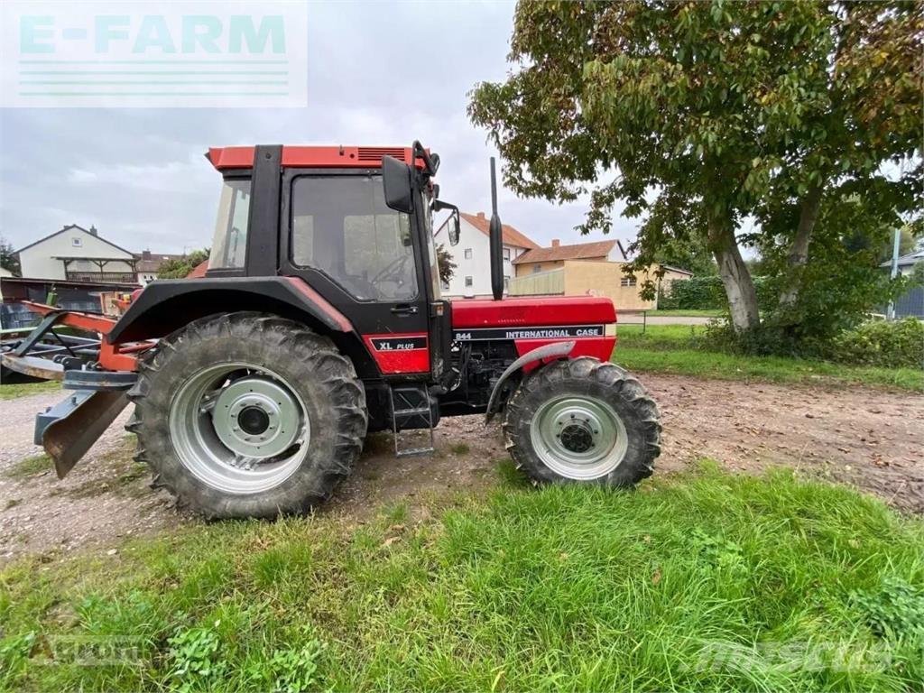 Case IH 844 a Traktoren