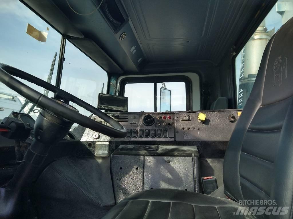 Mack MR Müllwagen