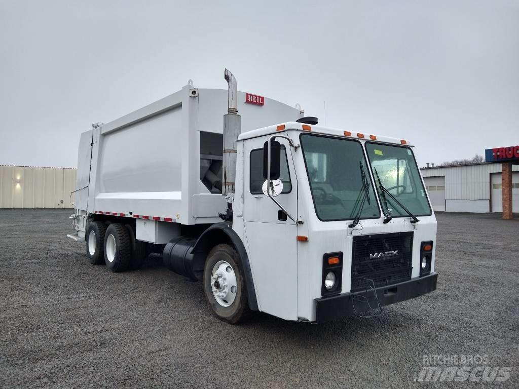 Mack LE613 Müllwagen