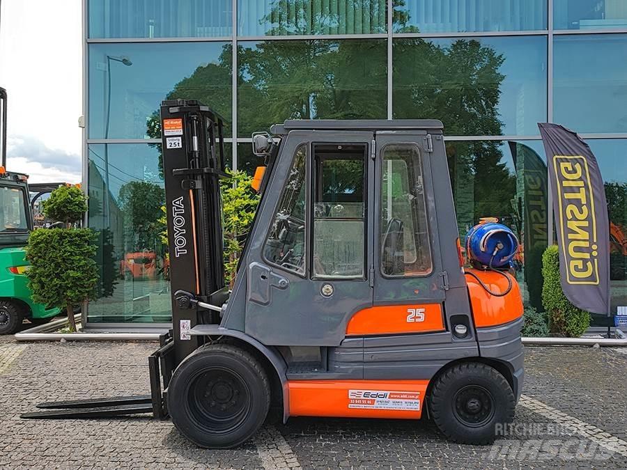 Toyota 6FG25 LPG heftrucks