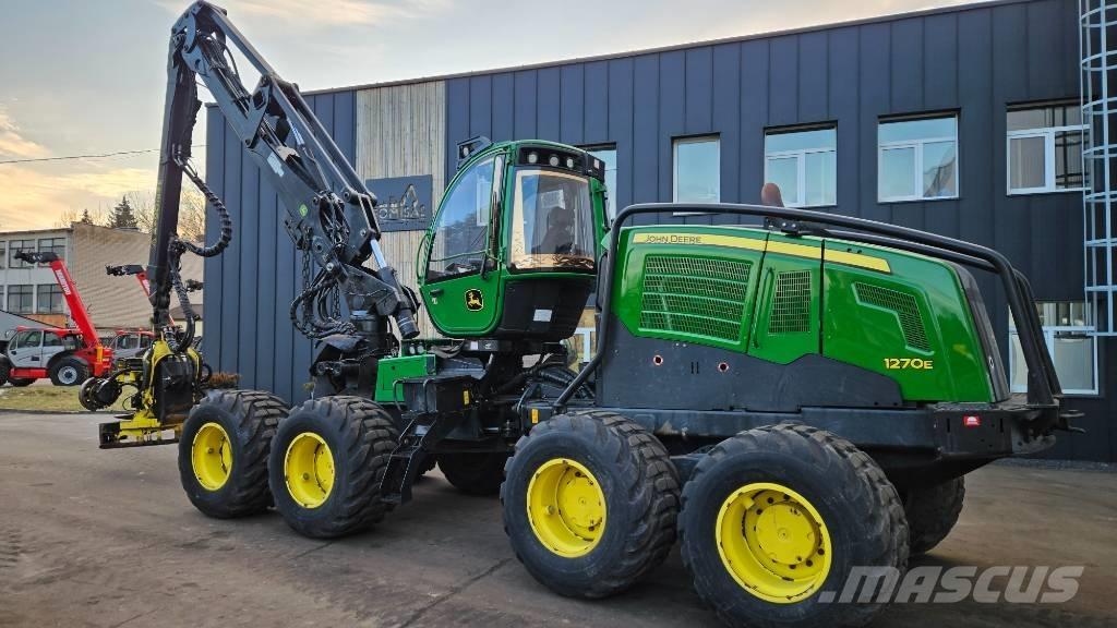John Deere 1270 G Harvester