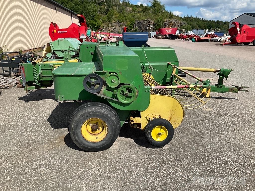 John Deere 440 Quaderpressen