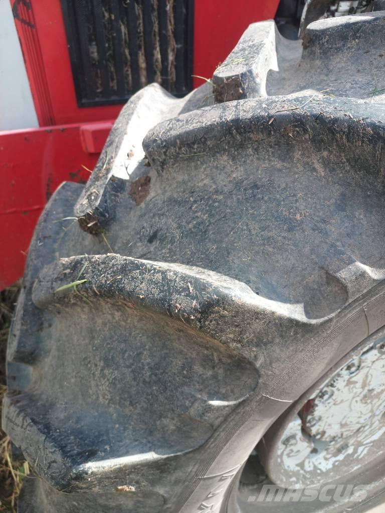 Massey Ferguson 2725 Traktoren