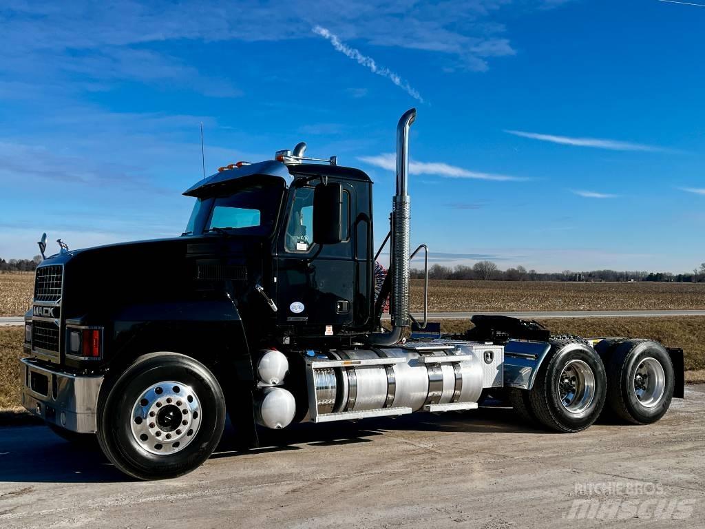 Mack Pinnacle Sattelzugmaschinen