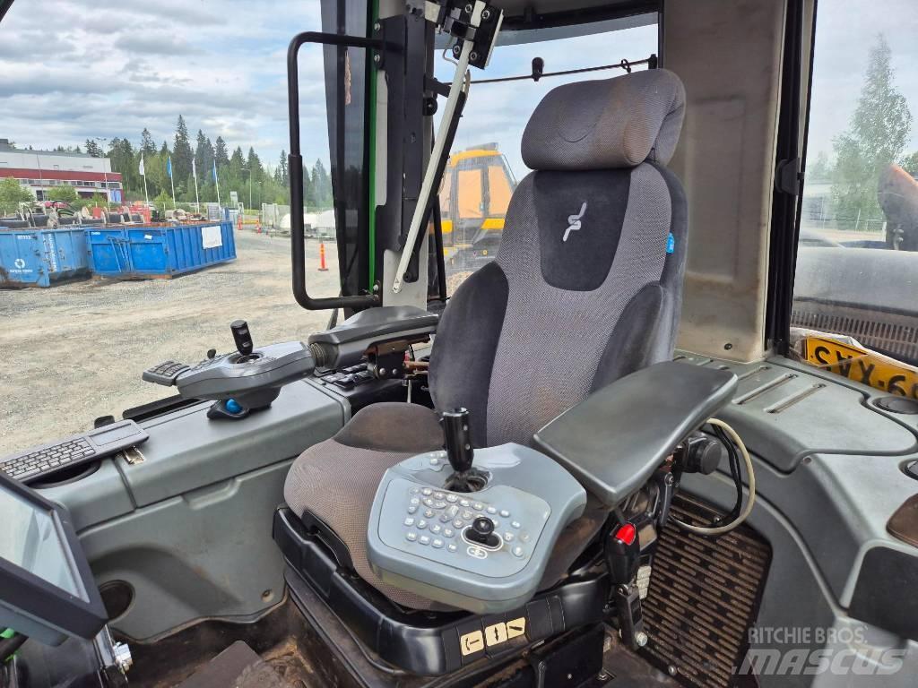 John Deere 1270E Harvester