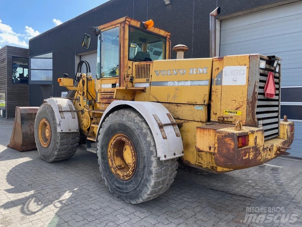 Volvo L120B Radlader