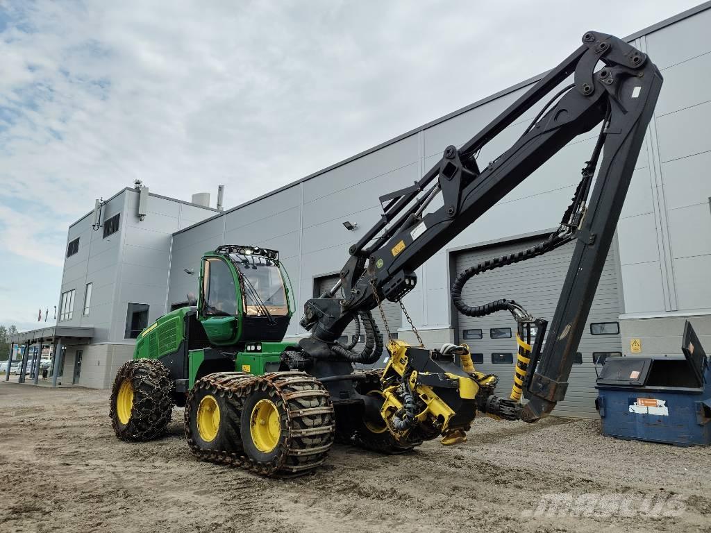 John Deere 1270G 6W Harvester