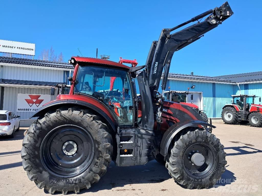 Valtra T215 Versu Traktoren