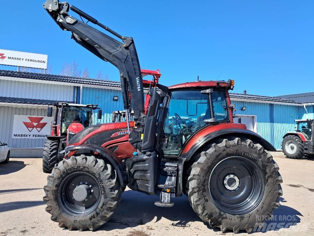 Valtra T215 Versu Traktoren