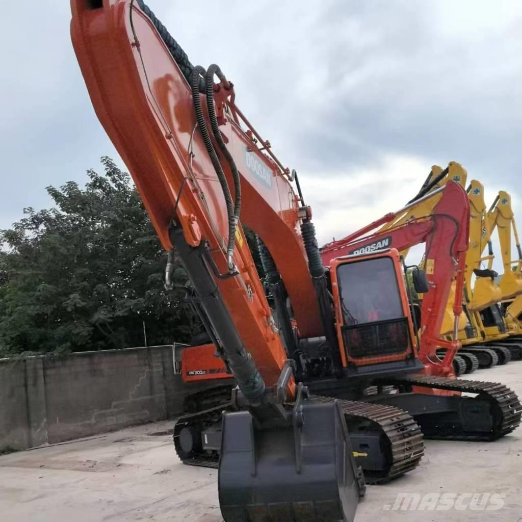 Doosan DX 300 Raupenbagger