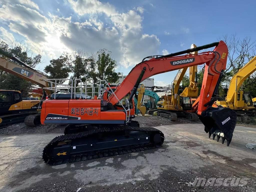 Doosan DX300 Raupenbagger