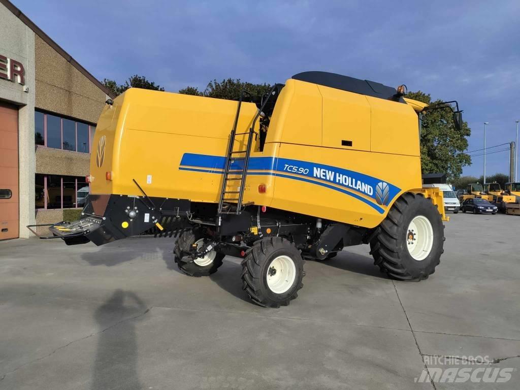 New Holland TC 5.90 Mähdrescher
