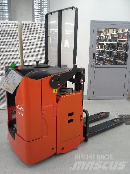 Linde L12LS-03 Zelfrijdende stapelaars