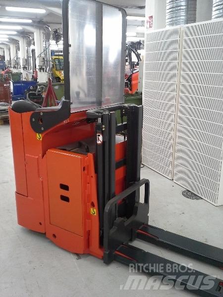 Linde L12LS-03 Zelfrijdende stapelaars
