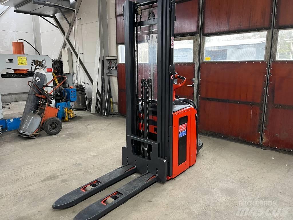 Linde L14AP Zelfrijdende stapelaars