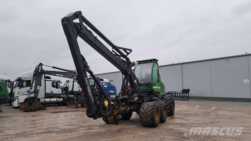 John Deere 1070 D Harvester