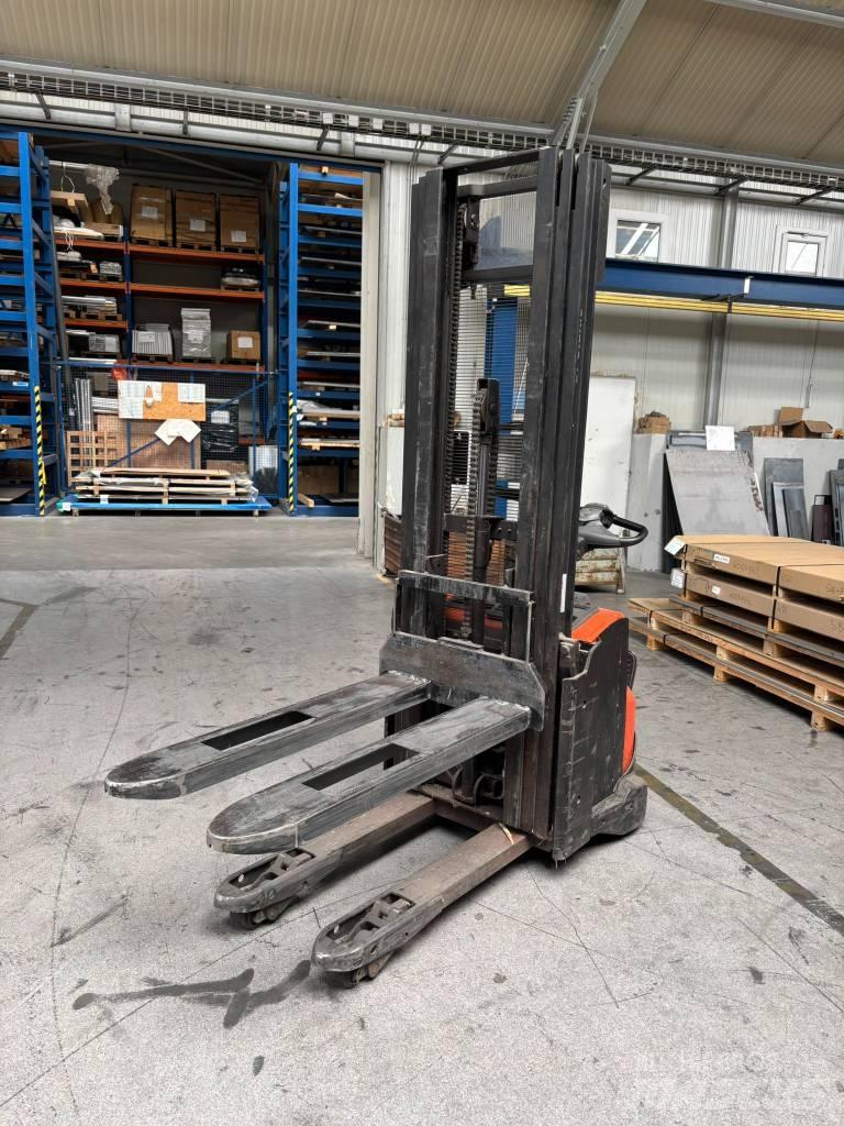 Toyota SWE140L Zelfrijdende stapelaars