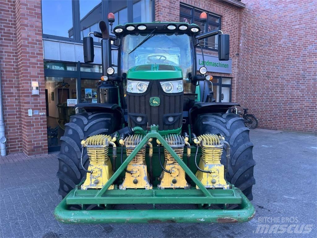 John Deere 6215R Traktoren