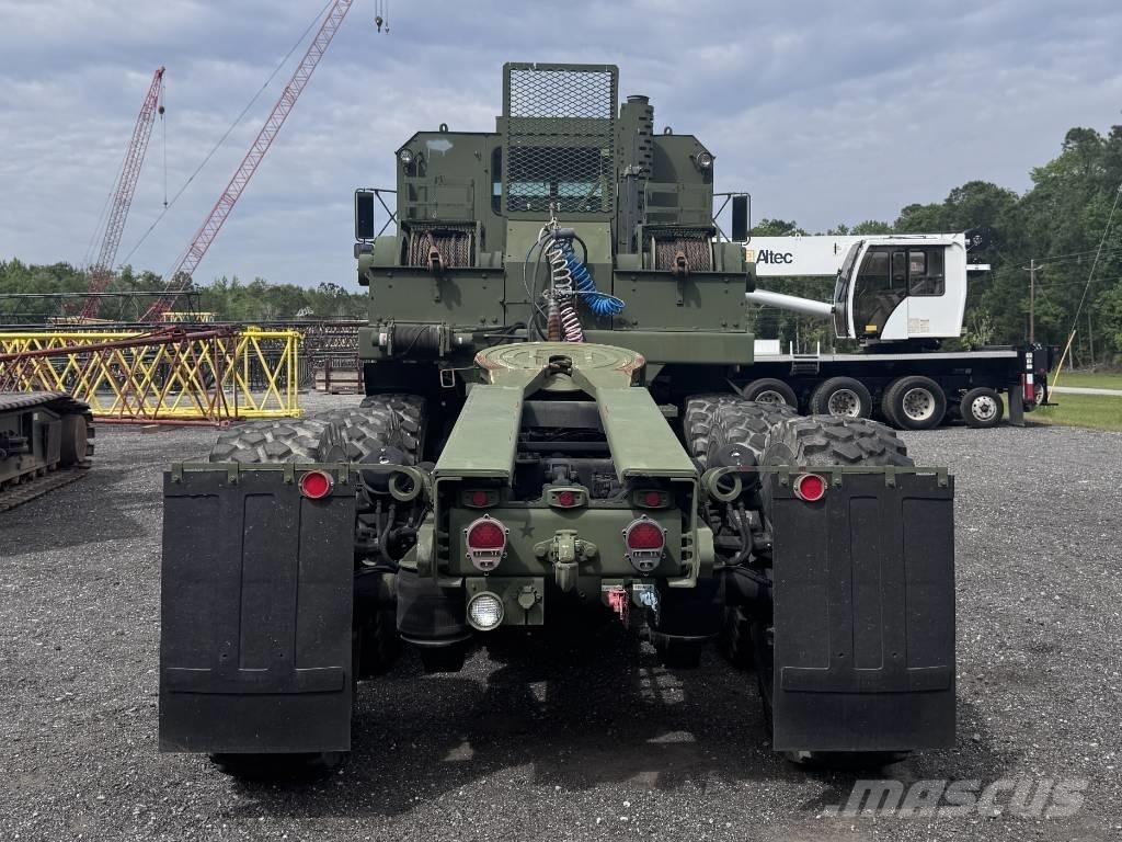 Oshkosh M1070 Sattelzugmaschinen