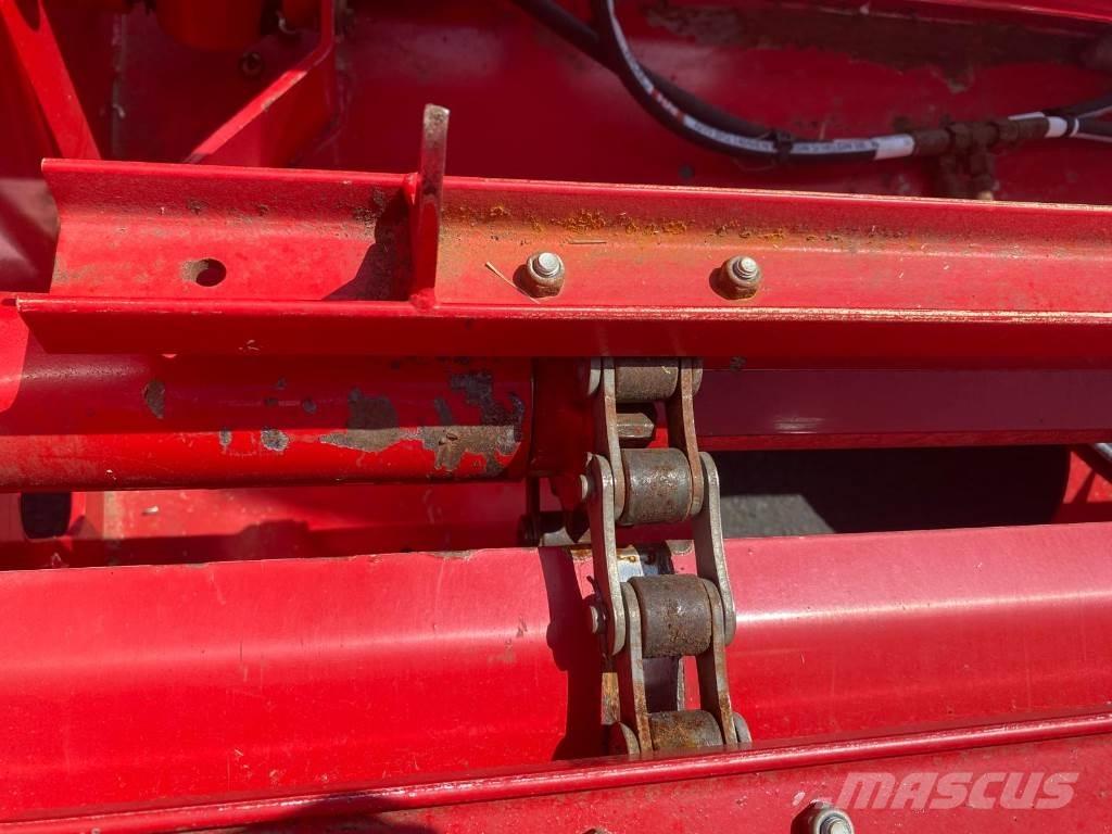Silofarmer DB18 Ballenschredder, -schneider und -wickler