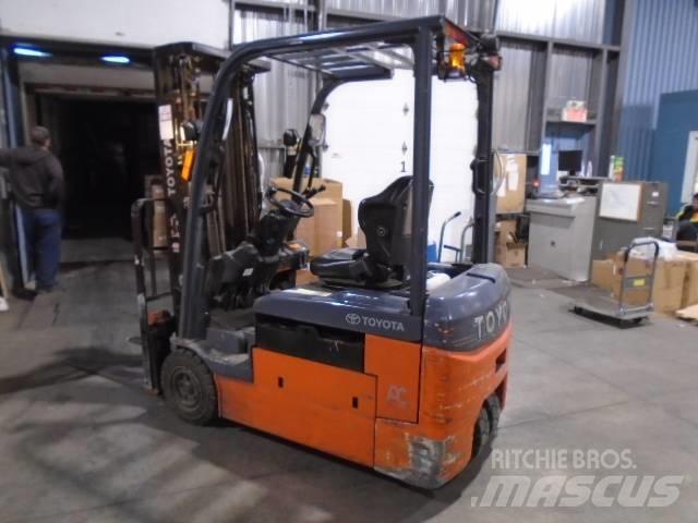 Toyota 8FBE20U Zelfrijdende stapelaars