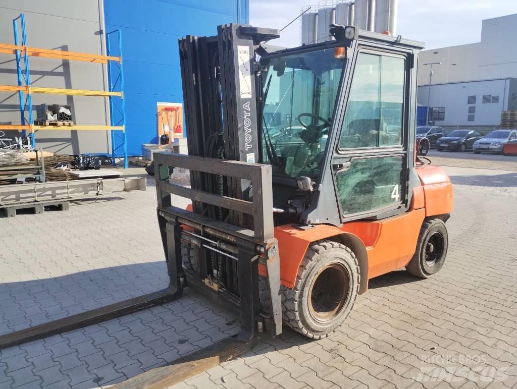 Toyota 02-8 FGJF 35 LPG heftrucks