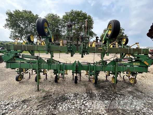 John Deere 845 Hackfruchtkultivator