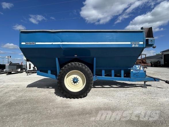 Kinze 1040 Getreideanhänger
