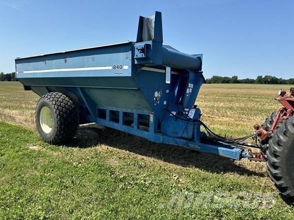 Kinze 840 Getreideanhänger