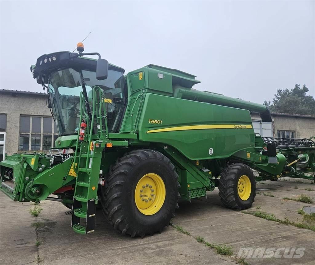 John Deere T 660i Mähdrescher