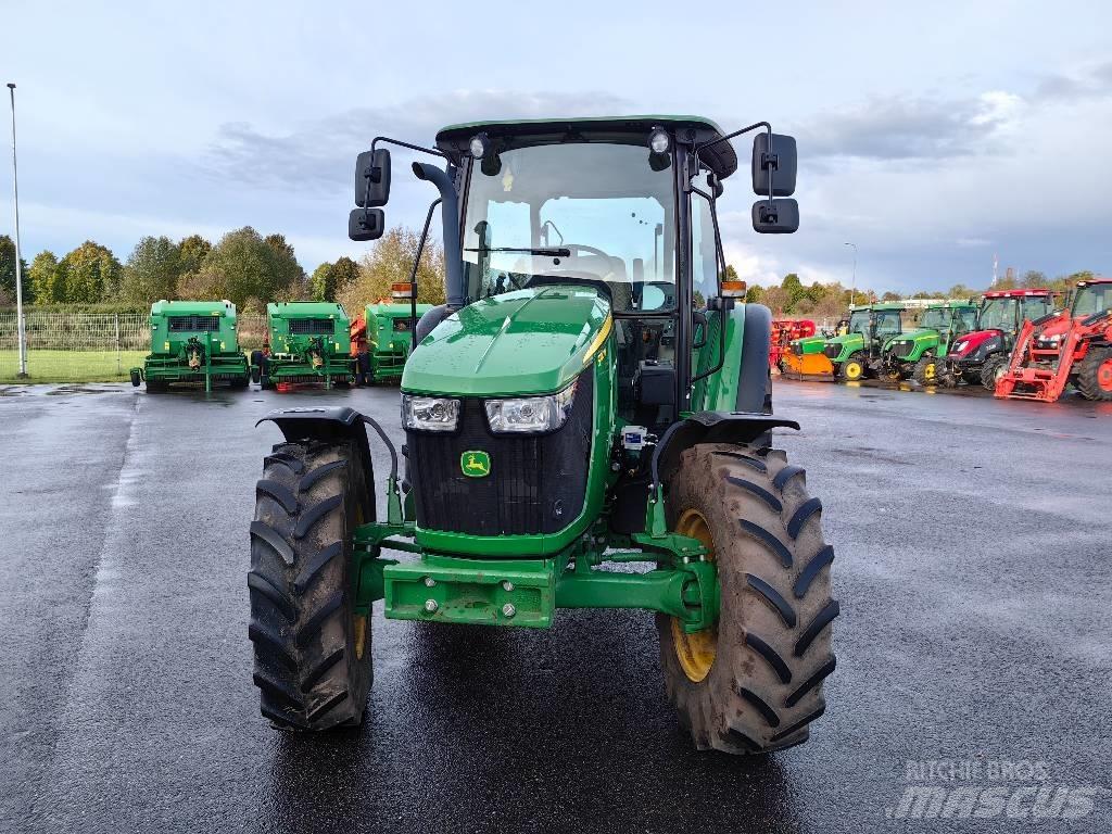 John Deere 5100 M Traktoren