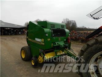 John Deere 575 Rundballenpressen