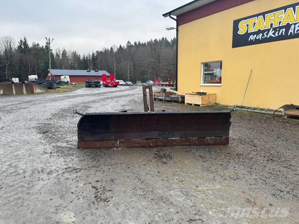 Holms 3.0M Schneeschilde und -pflüge