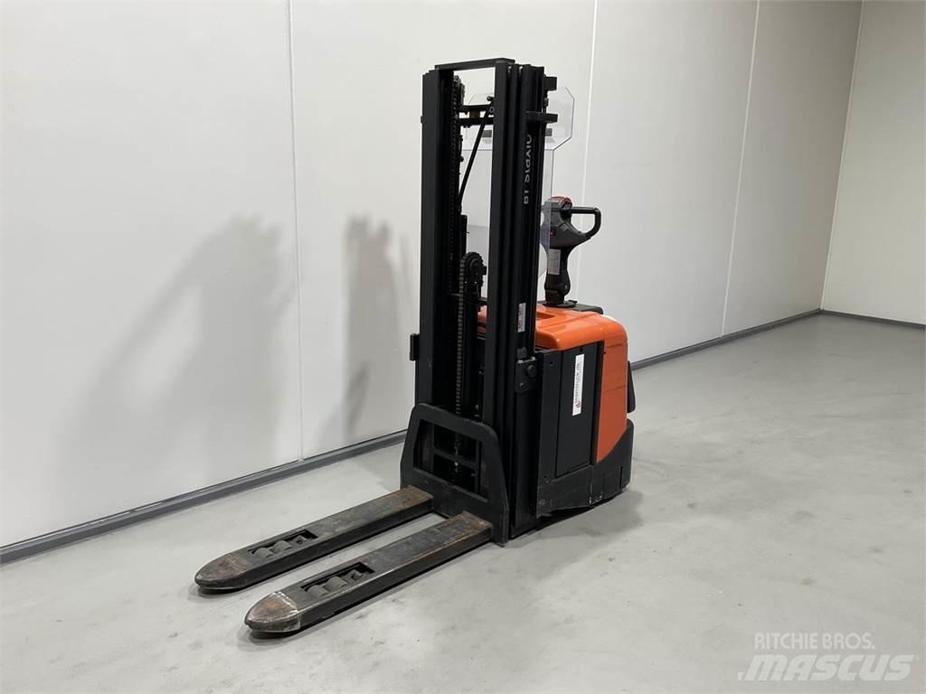 BT SPE125L Zelfrijdende stapelaars