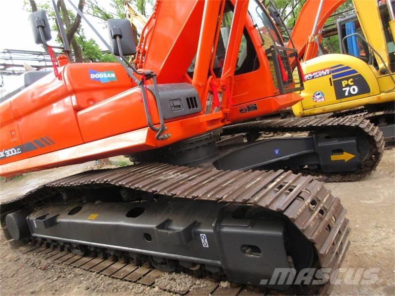 Doosan DX 300 Raupenbagger