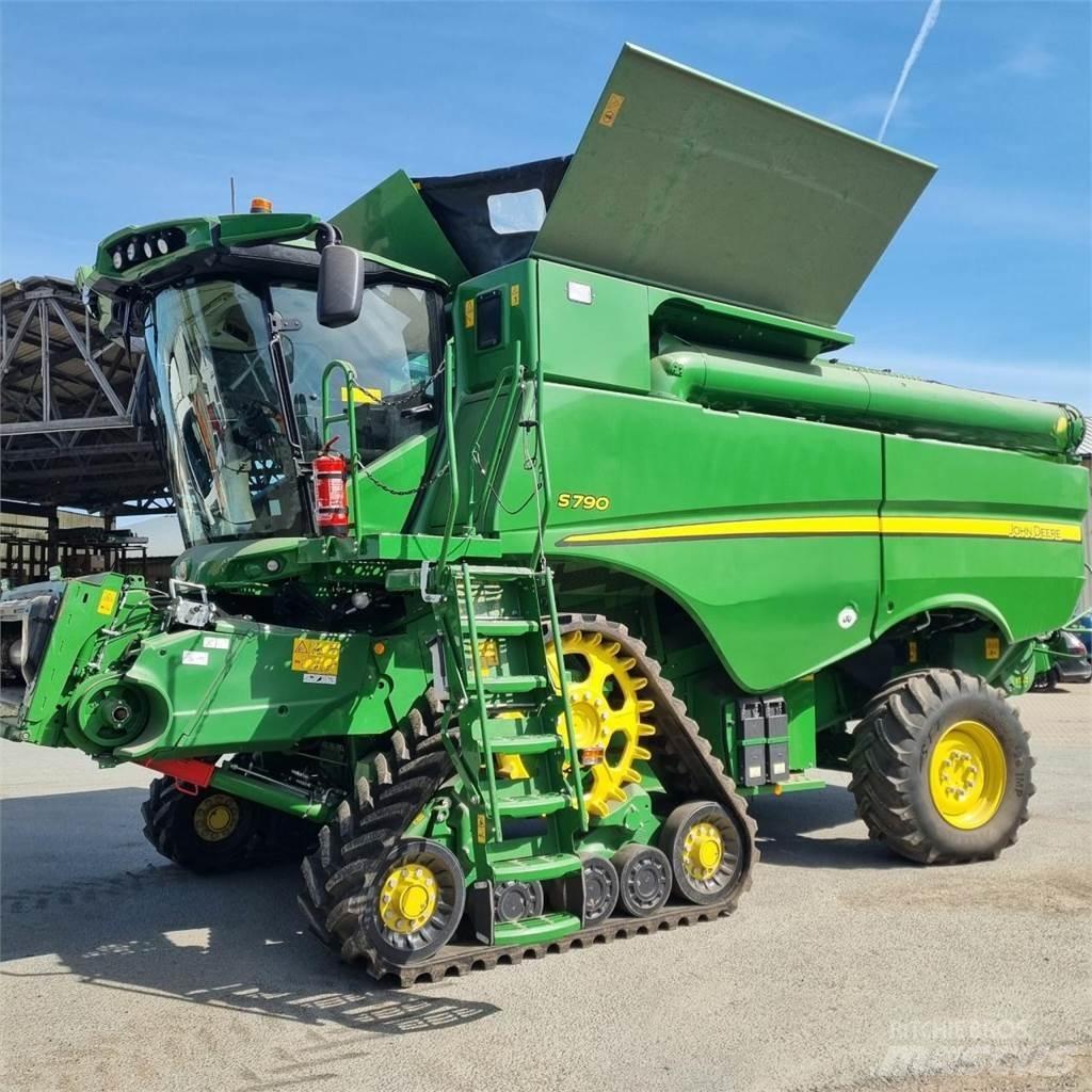 John Deere S 790 Mähdrescher